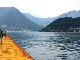 „The Floating Piers“ des Künstlers Christo am Lago d’Iseo