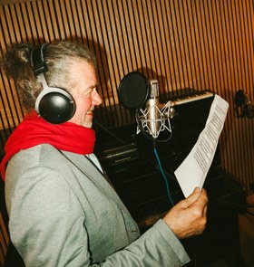 Fritz Osterried bei der Aufnahme seines Weihnachtsliedes im Tonstudio